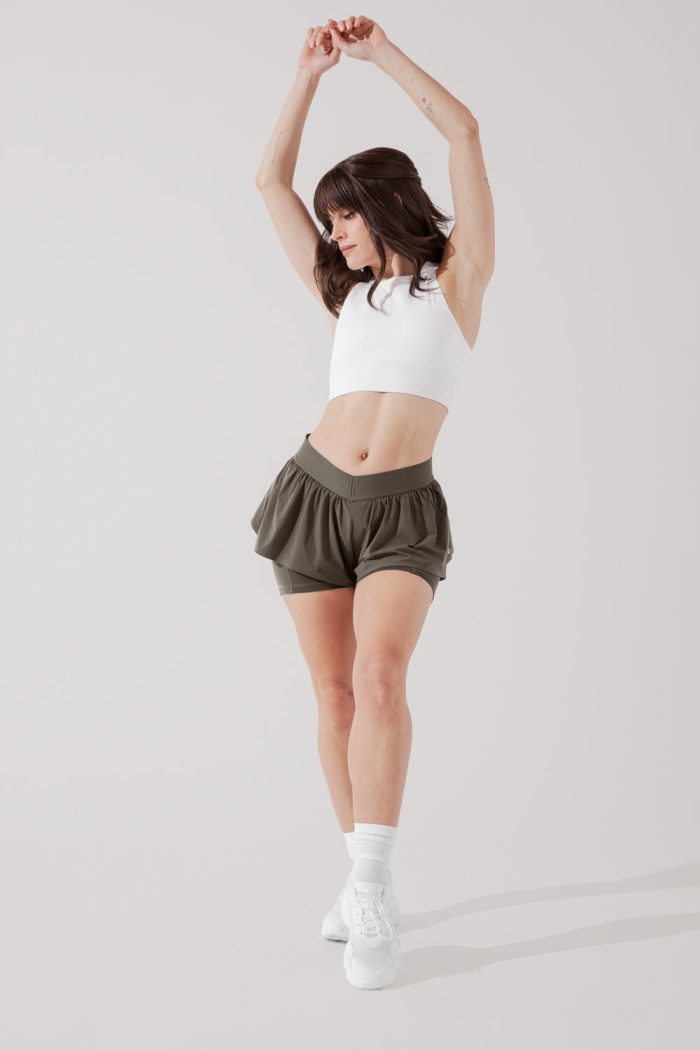 OntheRunRuffleShort BlackOlive 4017 1208 Edit badac1c9 70a2 4fdd bd29 269e4a9f8404