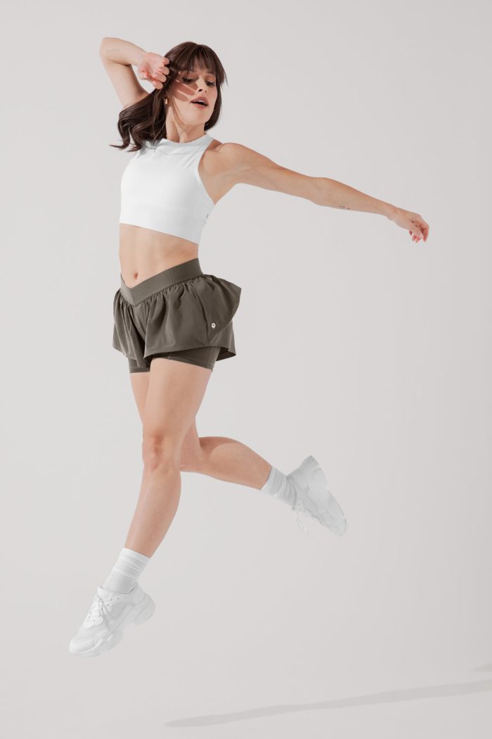OntheRunRuffleShort BlackOlive 4017 1231 Edit ab2f7ba1 b27f 4e89 a08e 98afc036279a