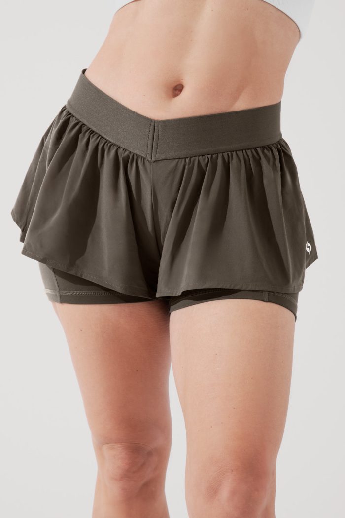 OntheRunRuffleShort BlackOlive 4017 1271 Edit 71ee5ce3 30ca 4334 b383 80b5a148810d